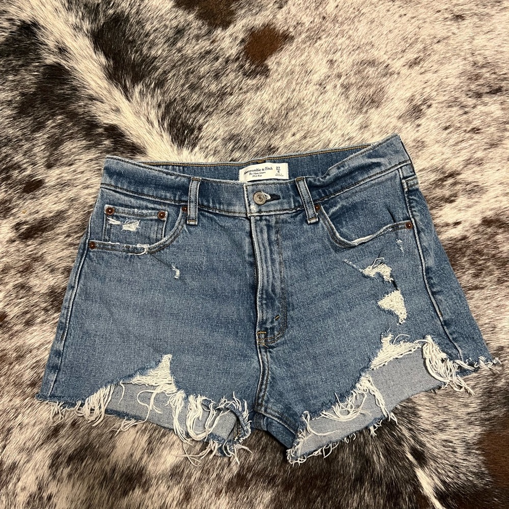 Abercrombie Mid-Rise Mom Short (27/4)